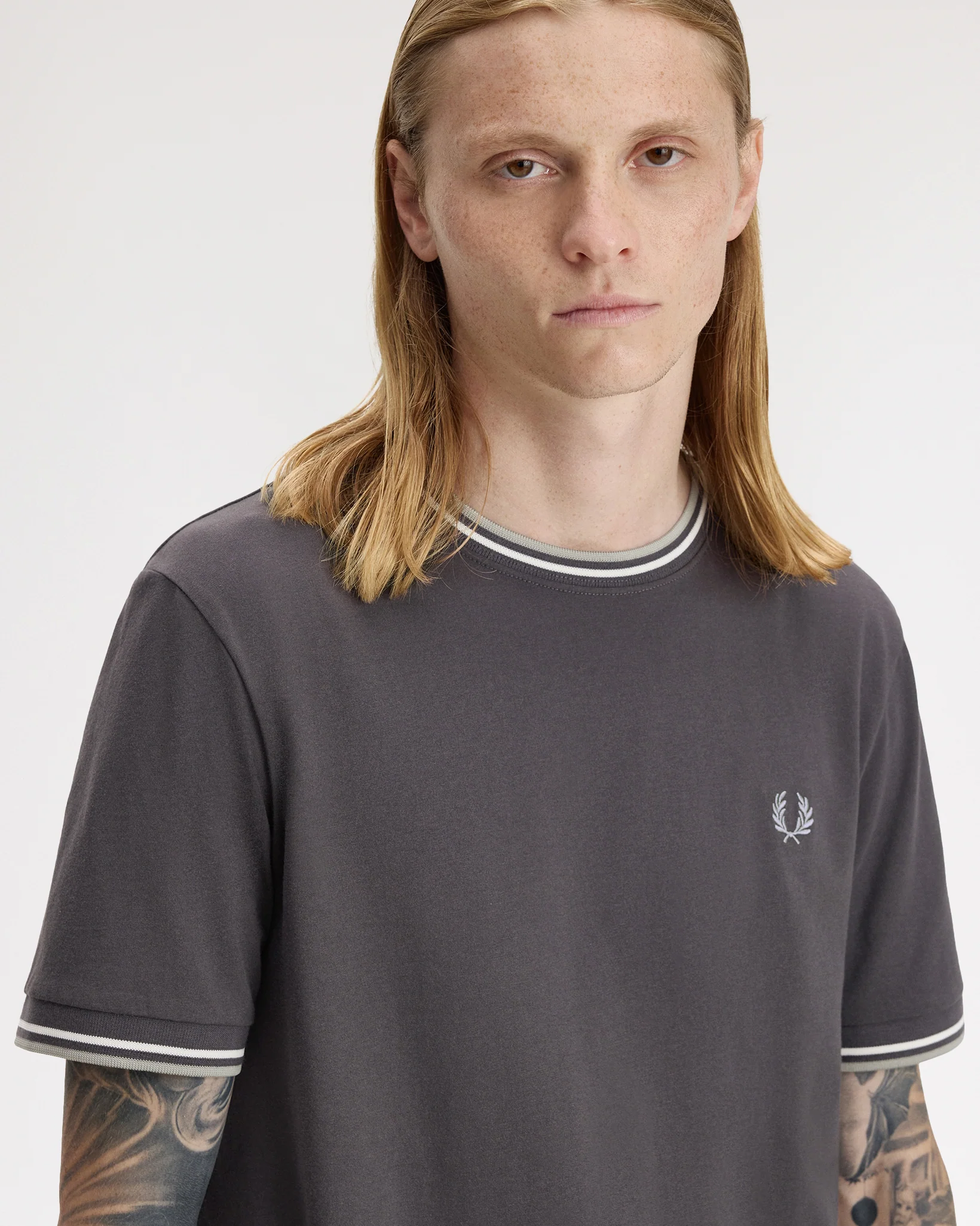 Fred Perry Twin Tipped T Shirt - Anchor Grey / Ecru / Seagrass - Image 4