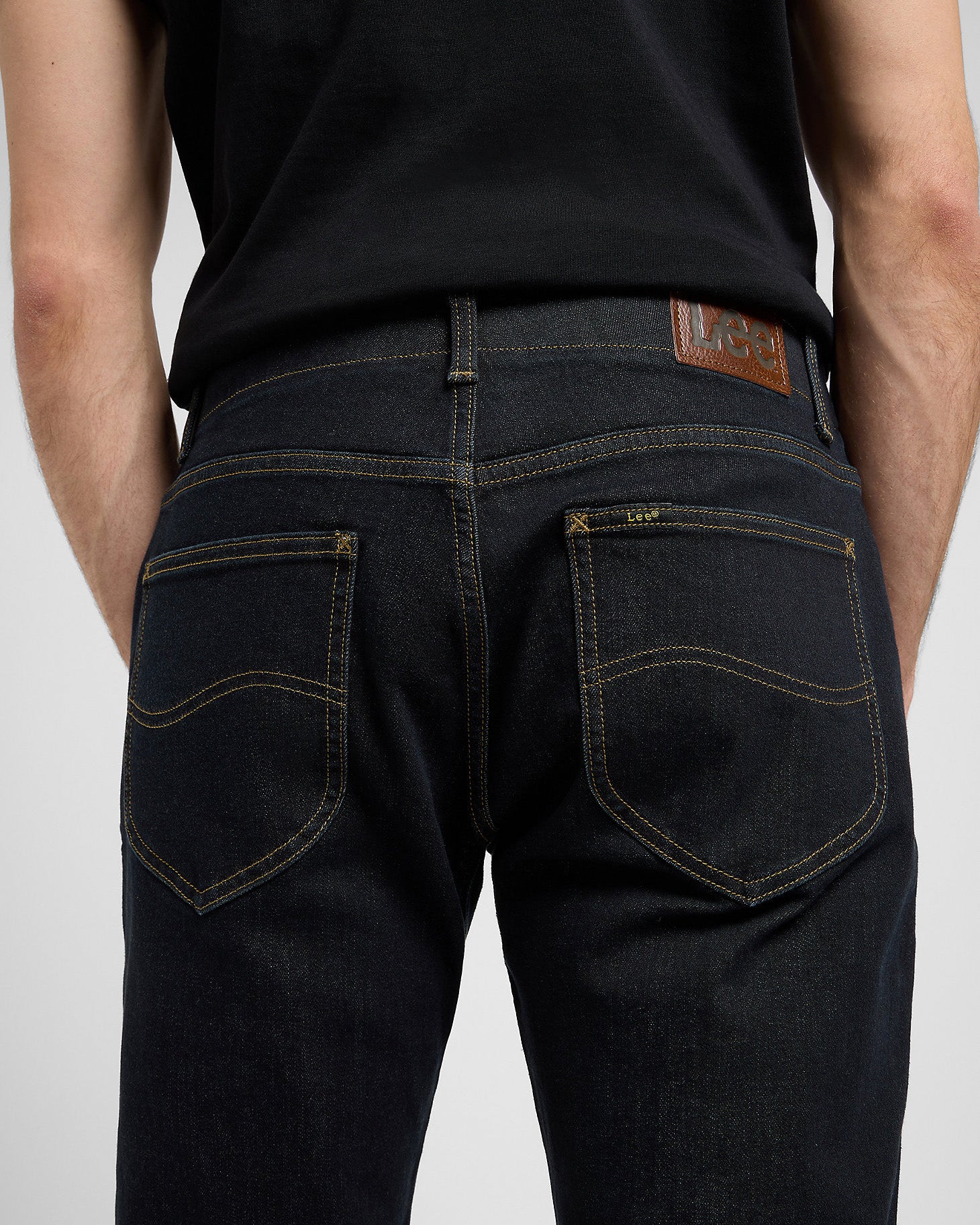 Lee Straight Fit Extreme Motion Mens Jeans - MVP New Rinse - Image 2