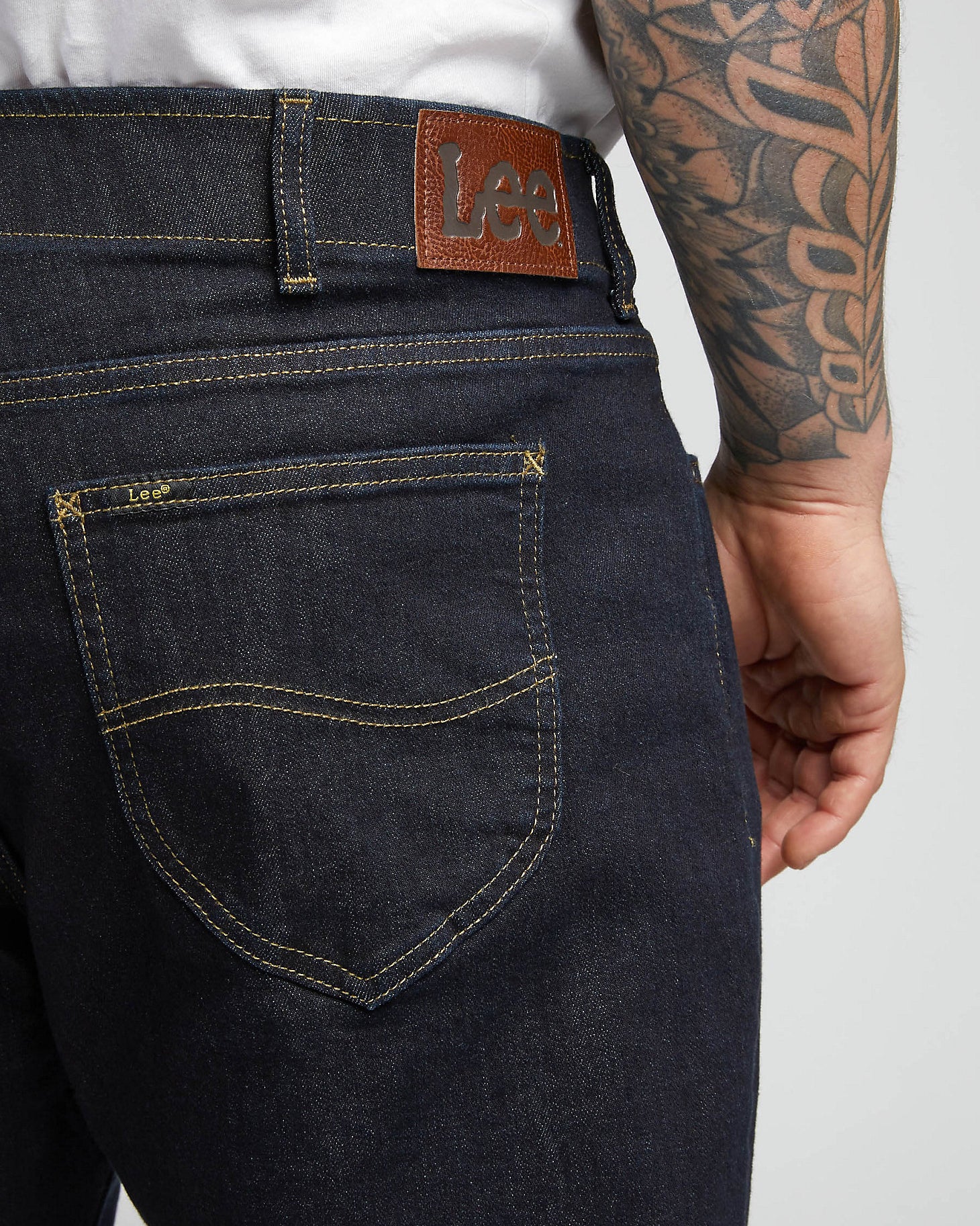 Lee Straight Fit Extreme Motion Mens Jeans - MVP Rinse - Image 2
