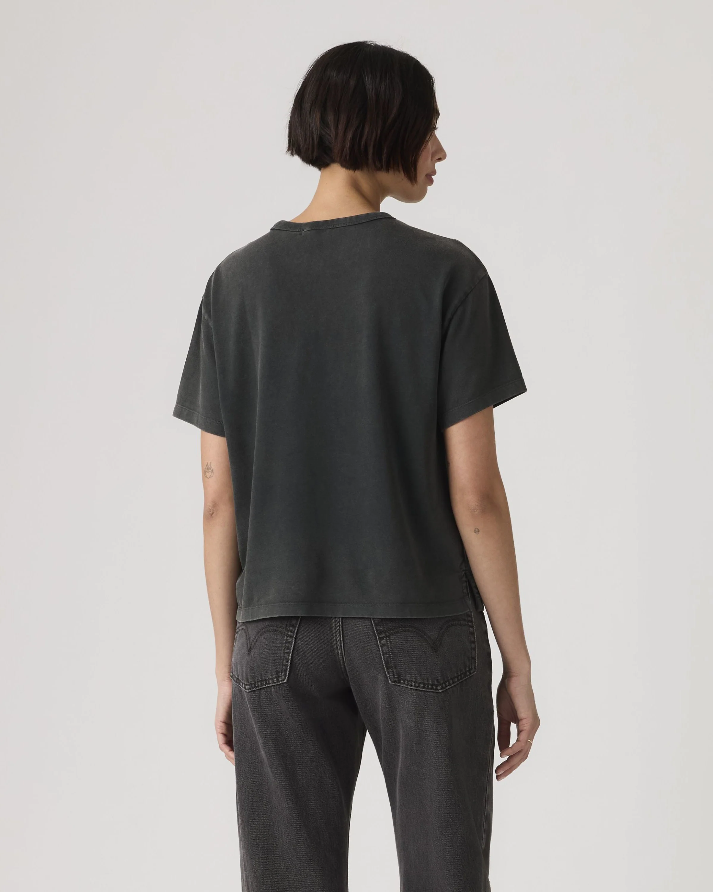 Levi's® Womens Vintage Tee - 90s Fade Washed Black - Image 4
