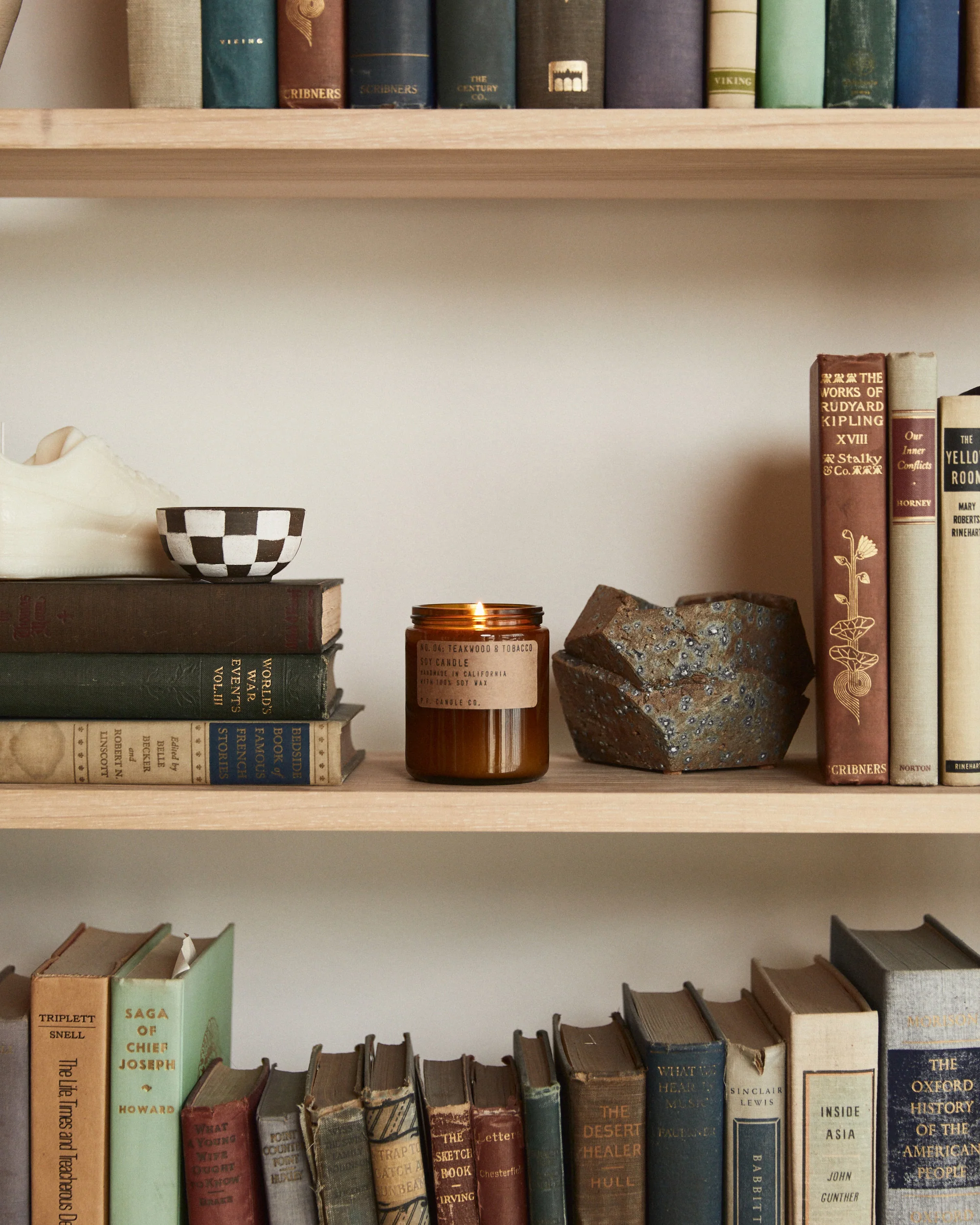 P.F. Candle Co. 7.2oz Standard Jar Candle - Teakwood & Tobacco - Image 8