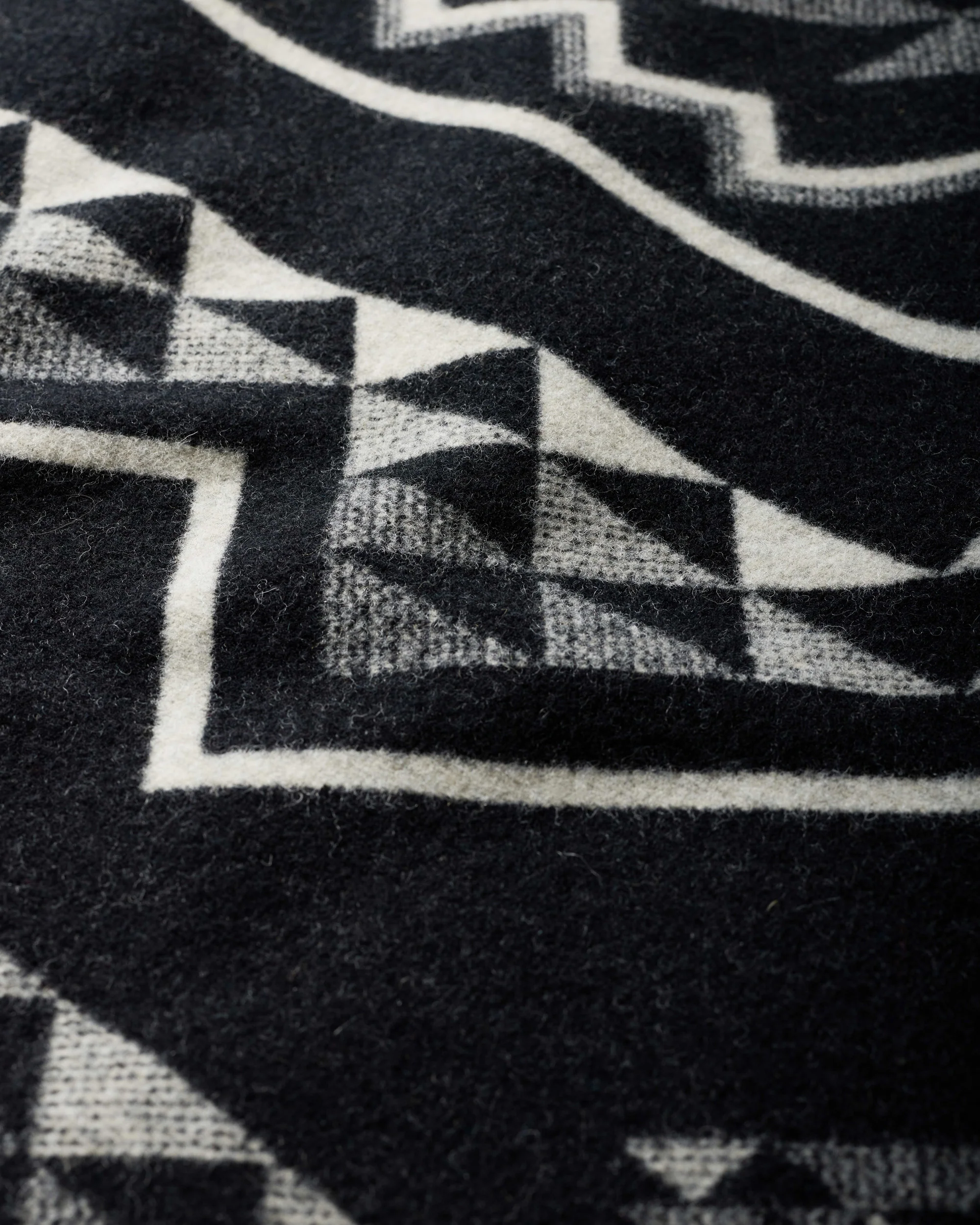 Pendleton Jacquard Unnapped Robe Wool Blanket - Oxbow - Image 4
