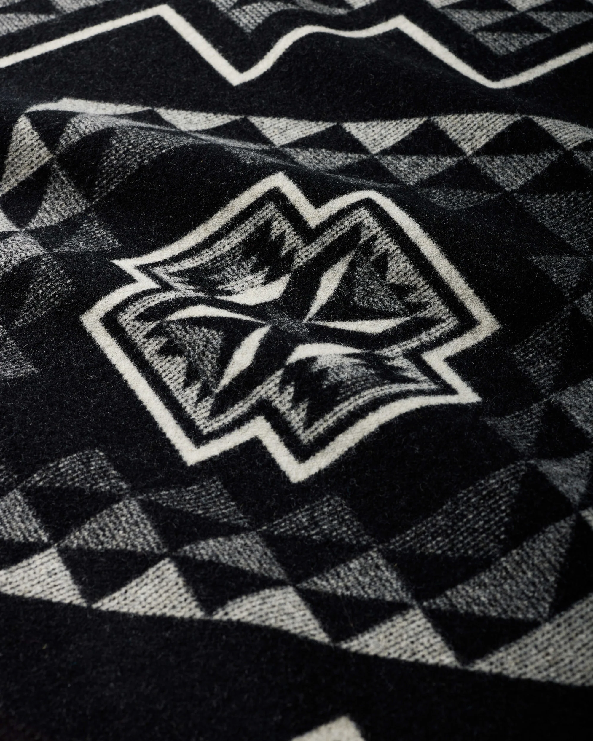 Pendleton Jacquard Unnapped Robe Wool Blanket - Oxbow - Image 7