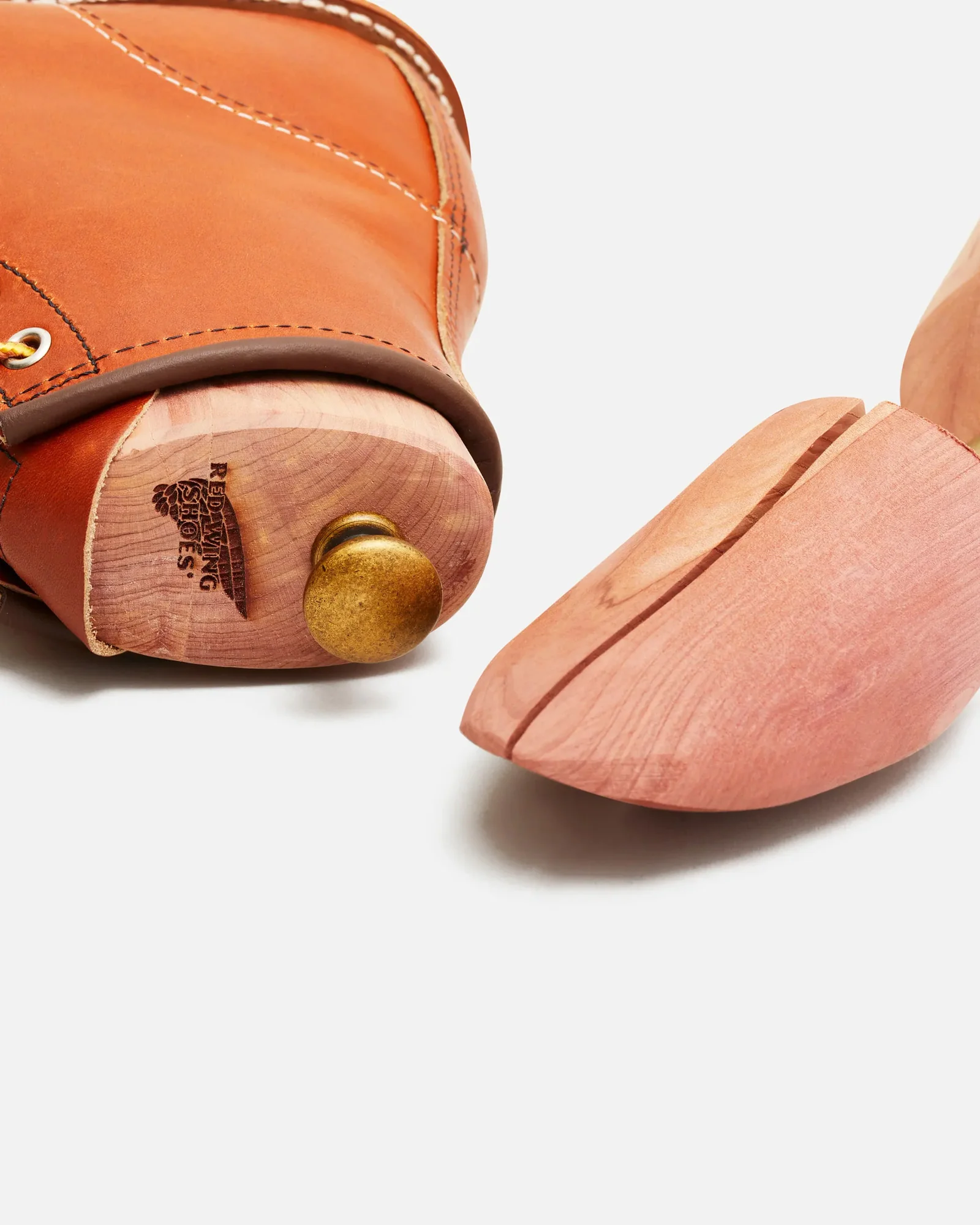 Red Wing 95062 Cedar Boot Tree - 2pc - Image 2