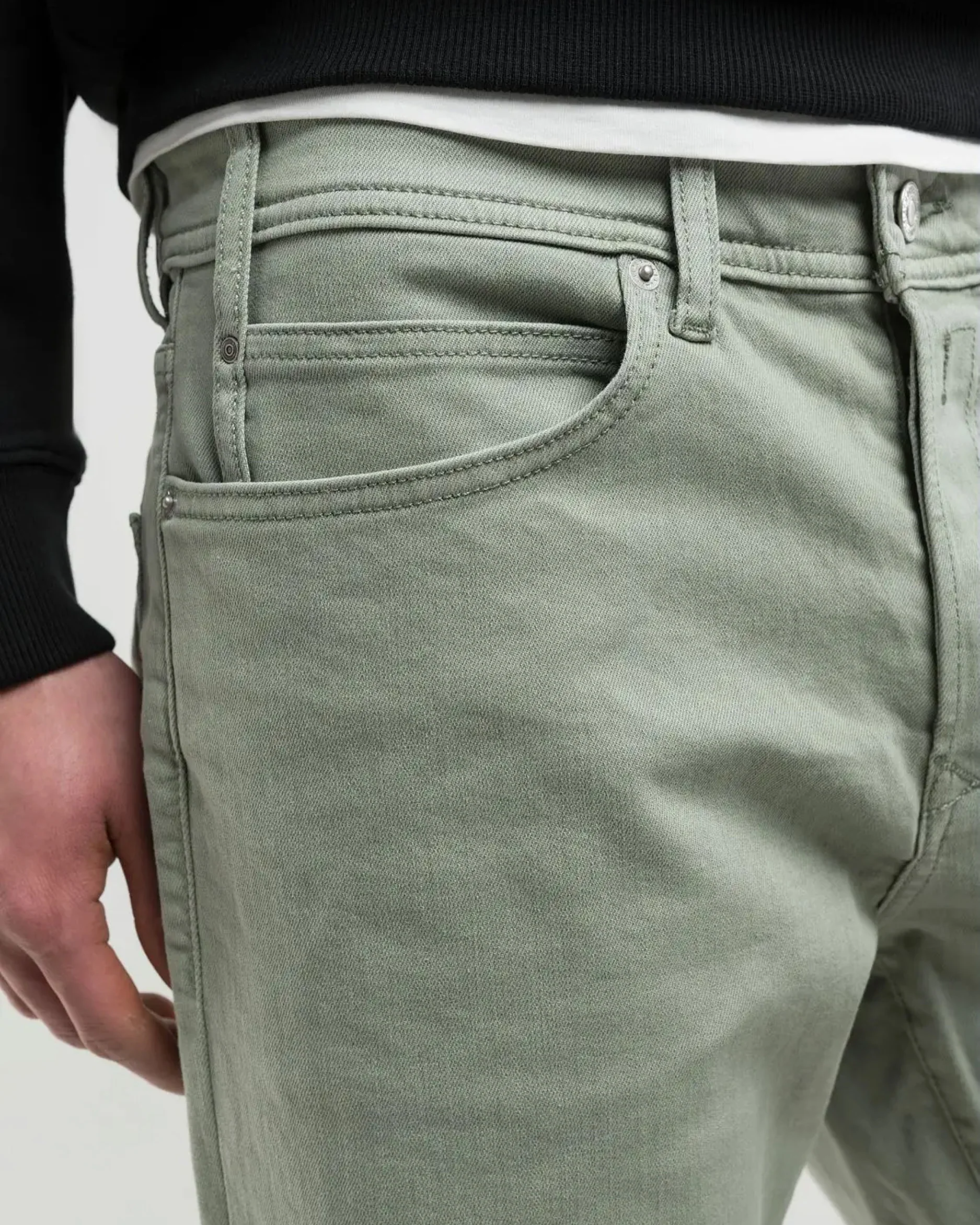 Replay RBJ.981 Tapered Fit Bermuda Shorts - Light Sage Green - Image 7