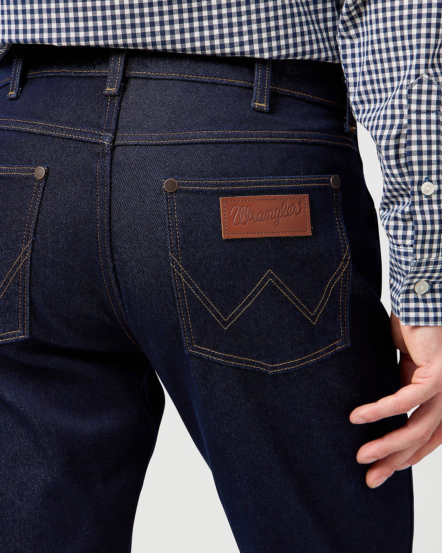 Wrangler Greensboro Epic Soft Lightweight Regular Fit Mens Jeans - Moonlight Rinse - Image 2