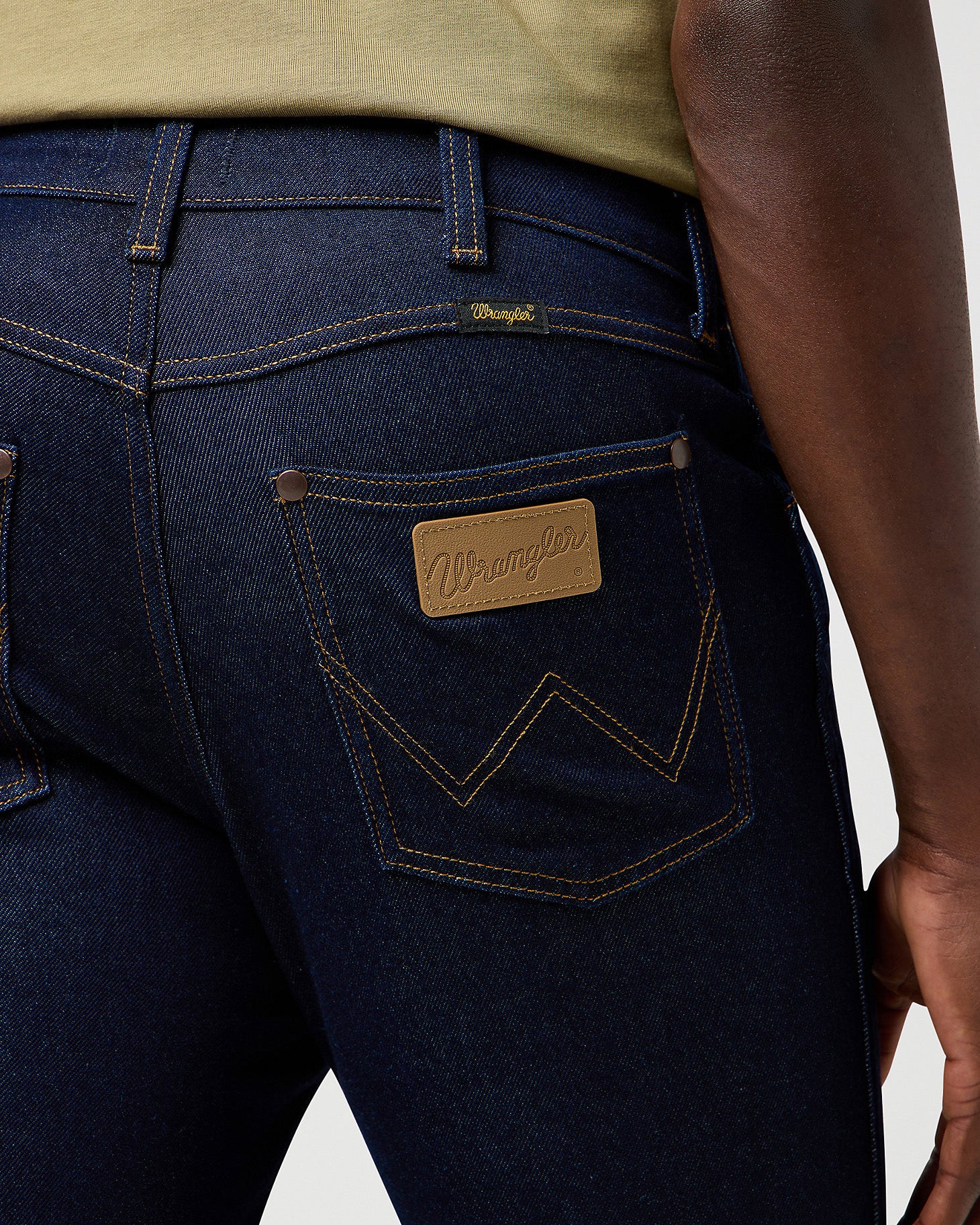 Wrangler Wrancher 'Epic Soft' Regular Bootcut Mens Jeans - Moonlight Rinse - Image 2
